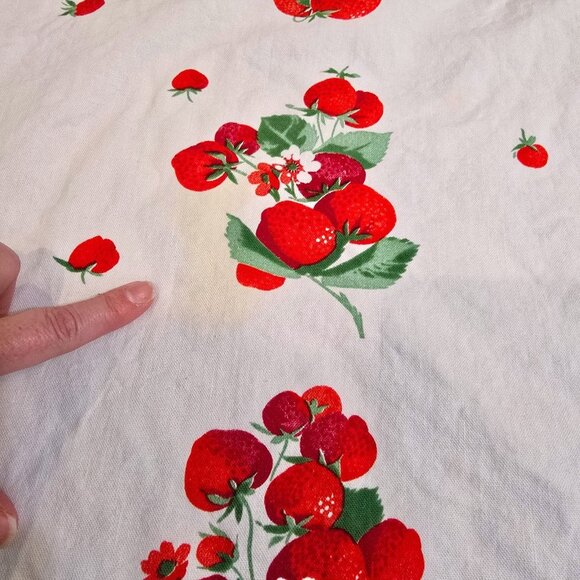 Vintage Tablecloth Strawberry 49x53 Kitchen Garden Strawberries Fruit Farmhouse - Picture 14 of 16